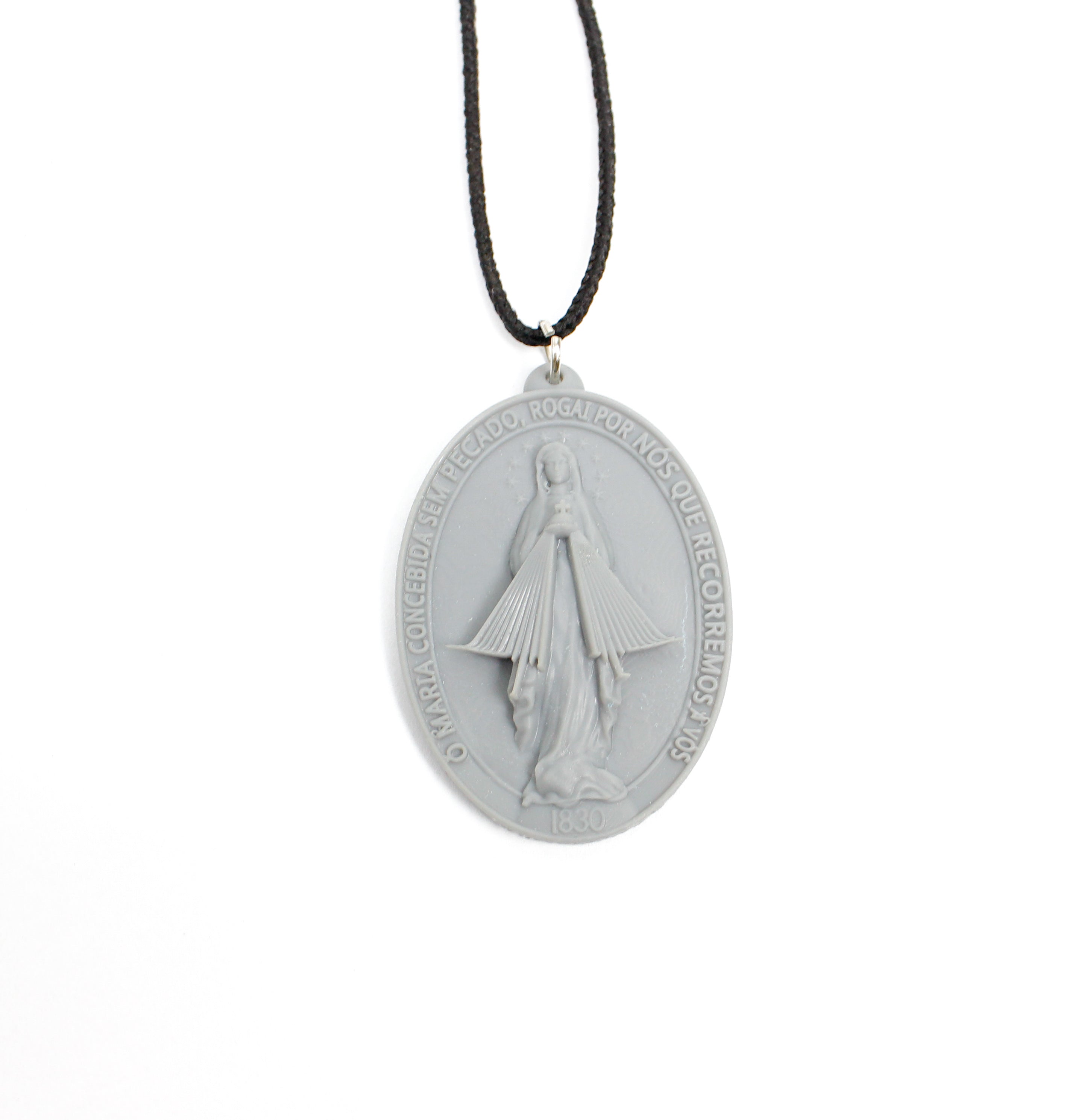 A correta  Medalha Milagrosa de Nossa Senhora das Graças de resina 3D dourada